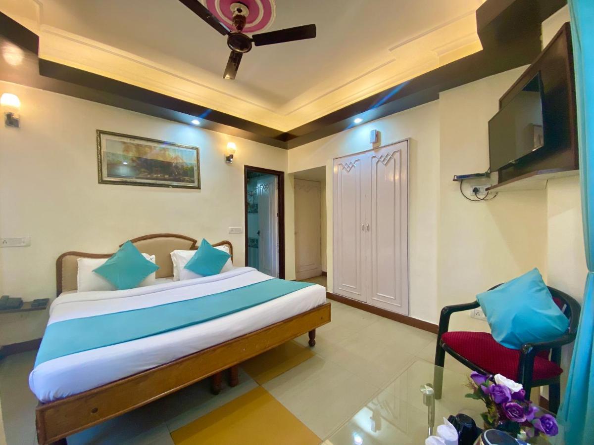 Riversun Hotel Mall Road Mussoorie Buitenkant foto