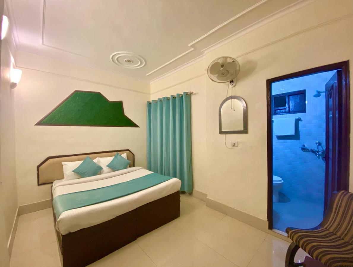 Riversun Hotel Mall Road Mussoorie Buitenkant foto