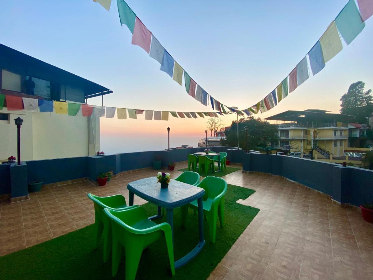 Riversun Hotel Mall Road Mussoorie Buitenkant foto