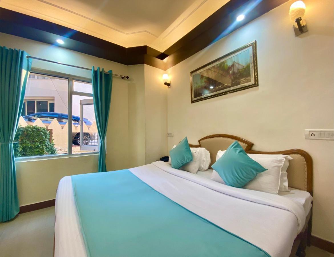 Riversun Hotel Mall Road Mussoorie Buitenkant foto
